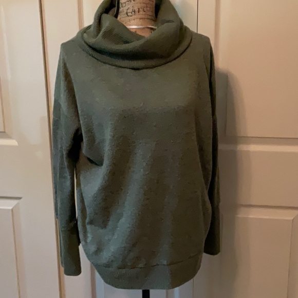 C&C California Sweaters - C&C turtleneck GUC